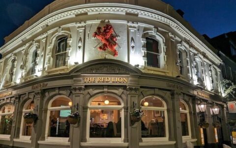 The Red Lion: Your Go-To Spot for Affordable Rooms in Luton