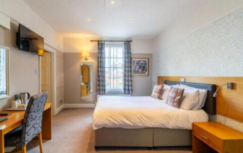 The Red Lion: Your Go-To for Affordable Rooms in North London