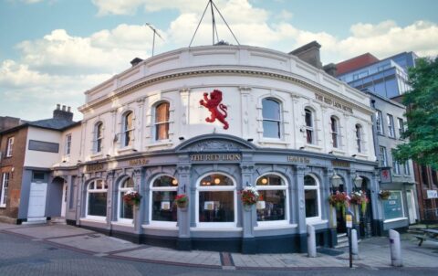 Your Perfect Hotel in London: The Red Lion Has It All