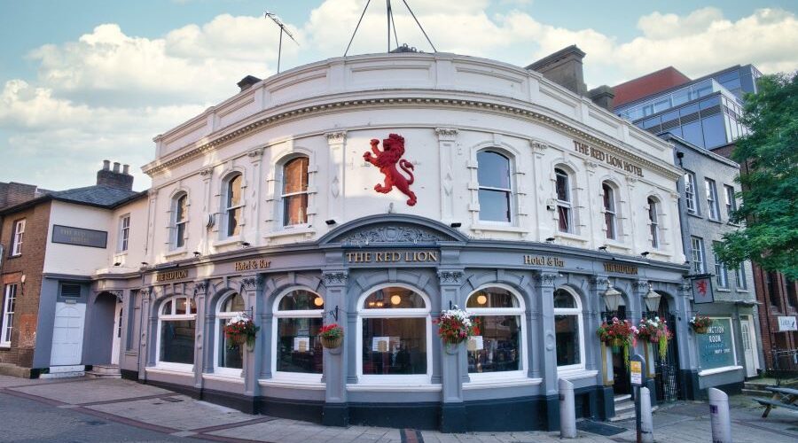 Your Perfect Hotel in London: The Red Lion Has It All