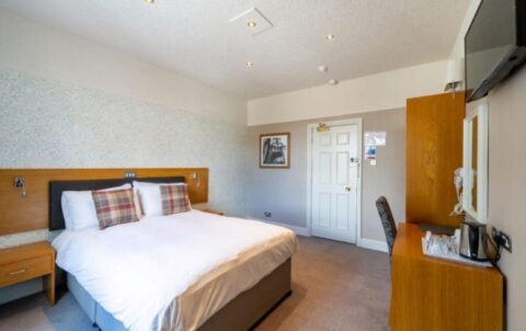 The Red Lion: The Best Cheap Hotel in London for Budget-Friendly Comfort